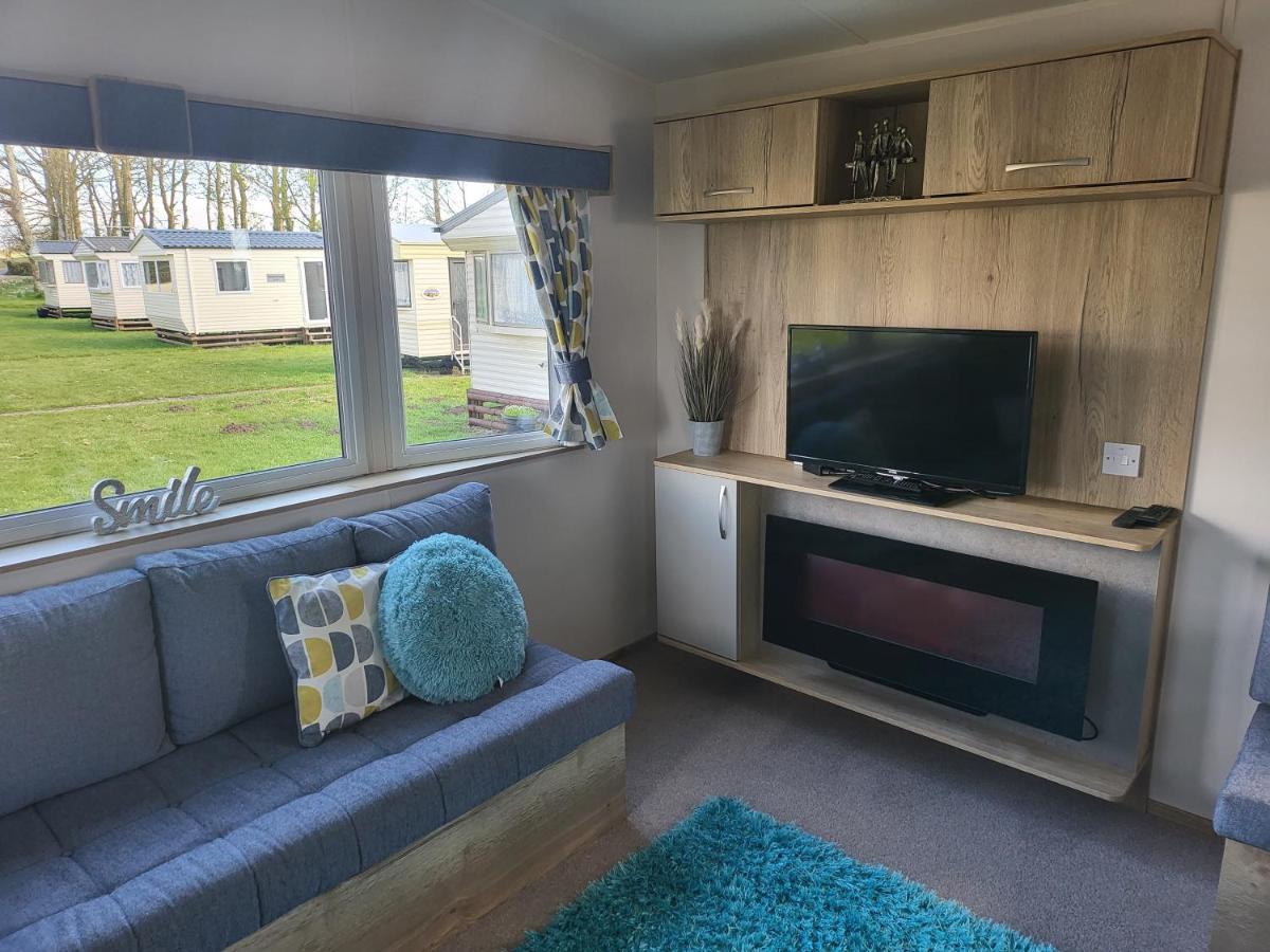 Blackmoor Farm - Caravan 6 Apartment Ludchurch Exterior photo